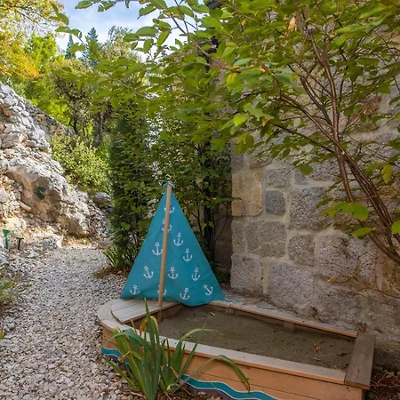 Seoska kuća 2m Makarska